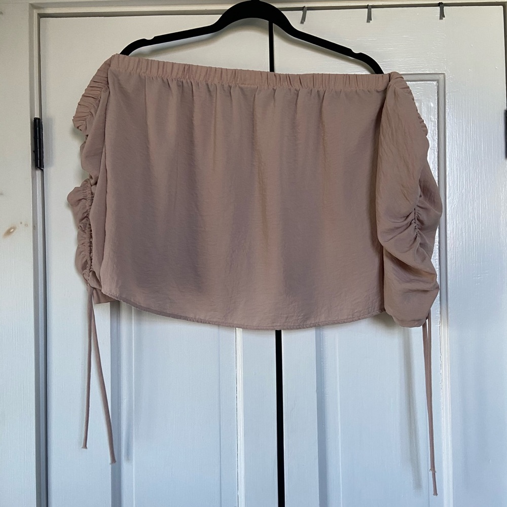 OFF THE SHOULDER RUCHED SLEEVE TOP